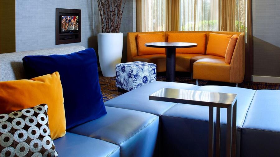 Courtyard Columbus Airport Hotel Exterior photo