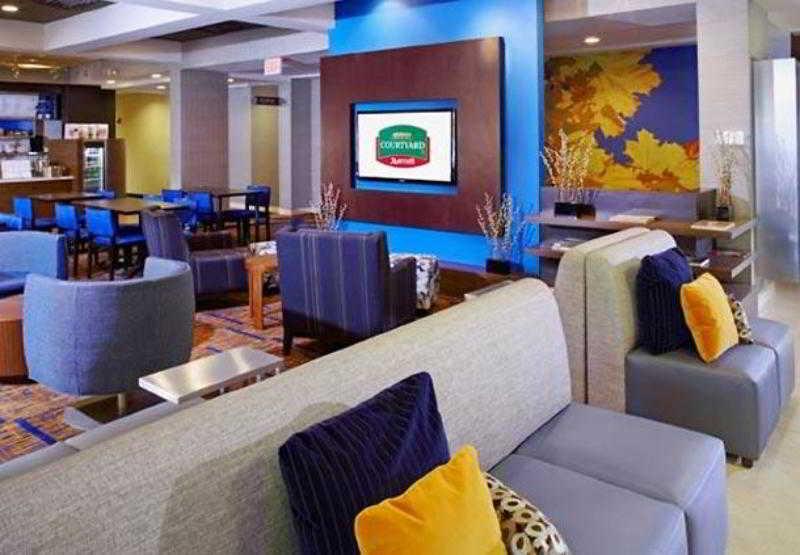 Courtyard Columbus Airport Hotel Exterior photo