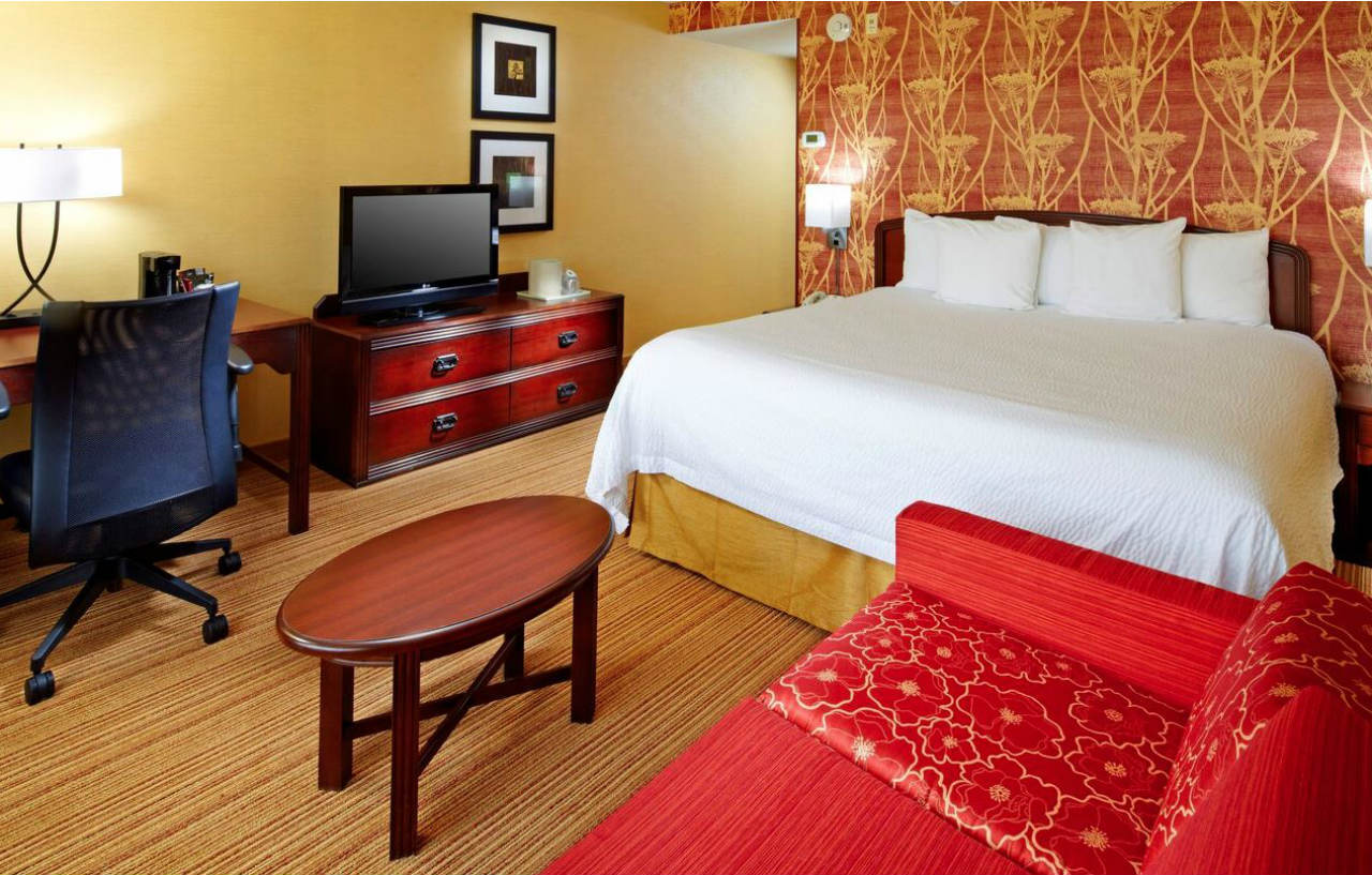 Courtyard Columbus Airport Hotel Exterior photo