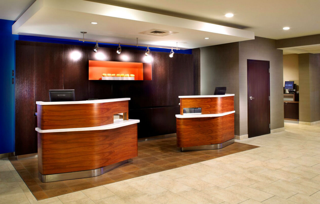 Courtyard Columbus Airport Hotel Exterior photo