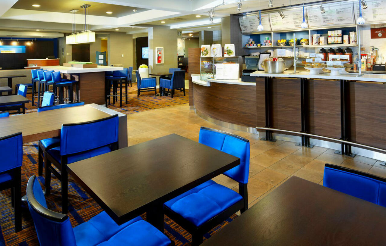 Courtyard Columbus Airport Hotel Exterior photo